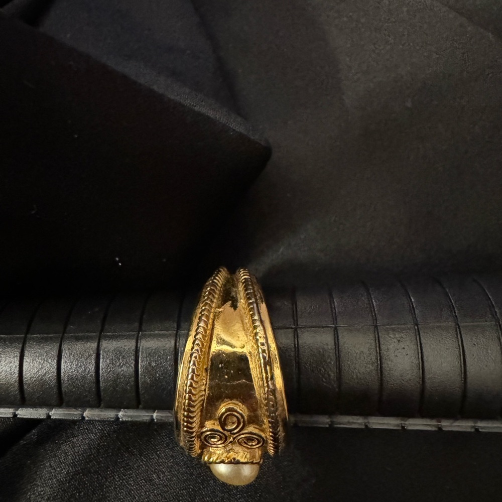RING GOLD W Pearl like gem. Sz 8 ESTATE SALE FIND Vintage scroll beading… - Picture 4 of 7